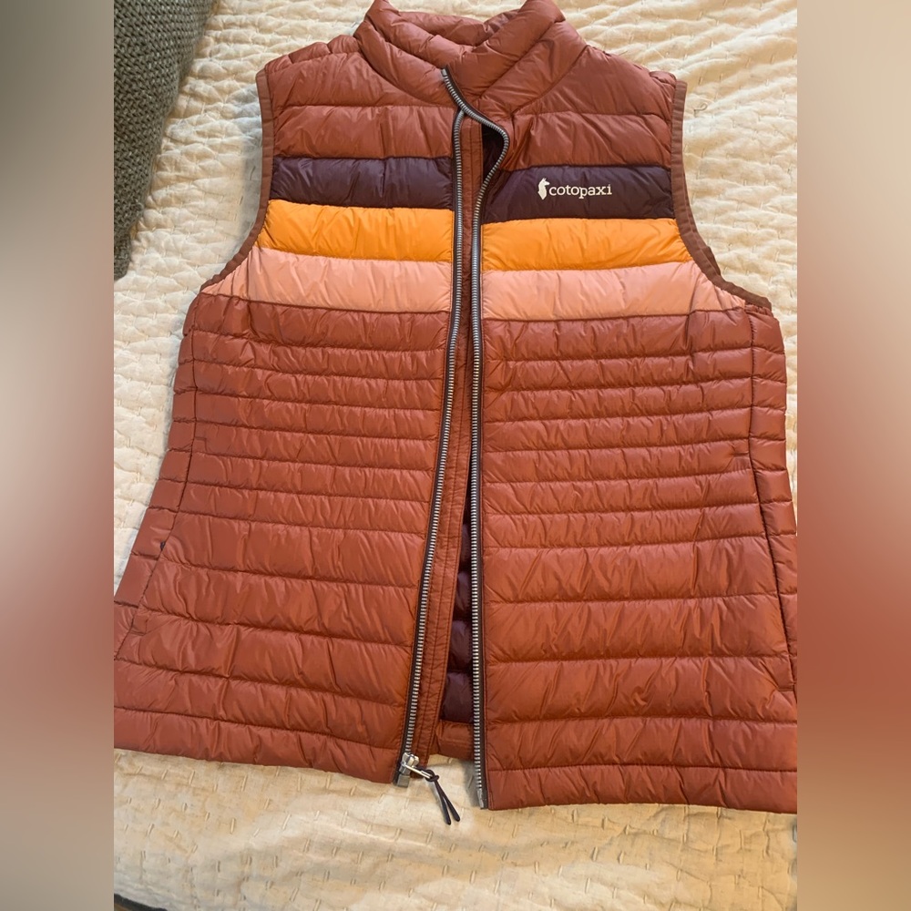 Cotopaxi women’s small puffer vest. NWOT